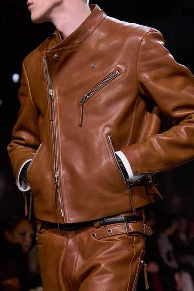 Look 24